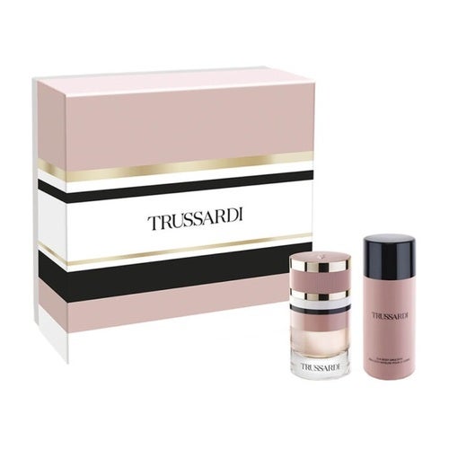 Trussardi gift set voor dames. trussardi eau de parfum is een bloemige geur voor dames en werd gelanceerd in ...