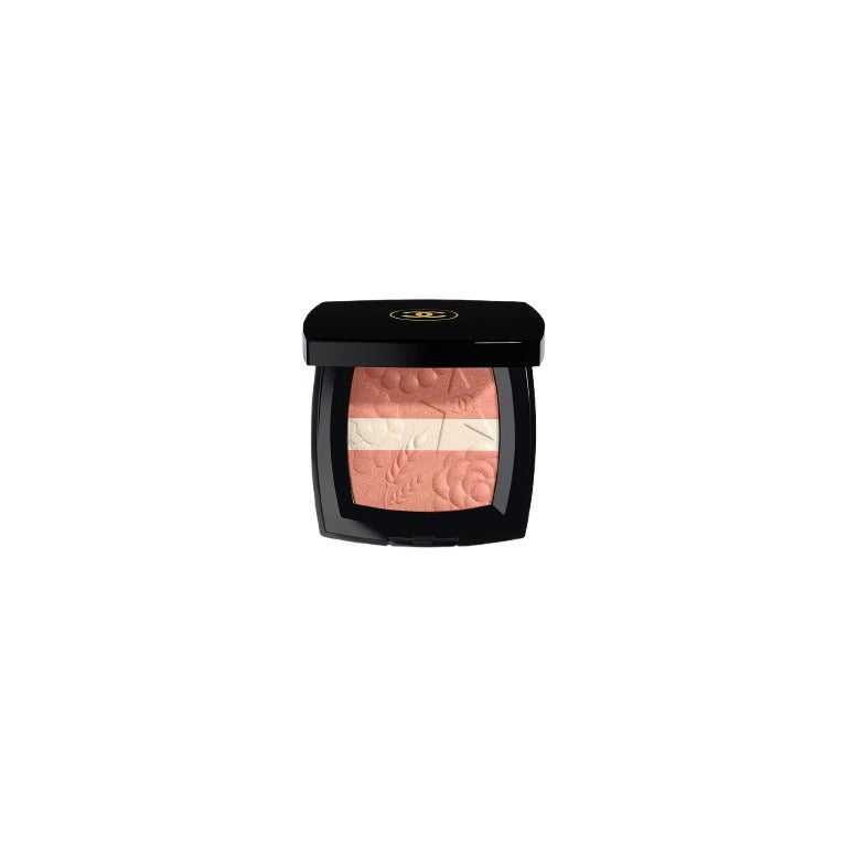 Chanel Les Signes de Chanel Illuminating Powder Blush | Deloox.com Chanel Les Signes de Chanel Illuminating Powder Blush | Deloox.com